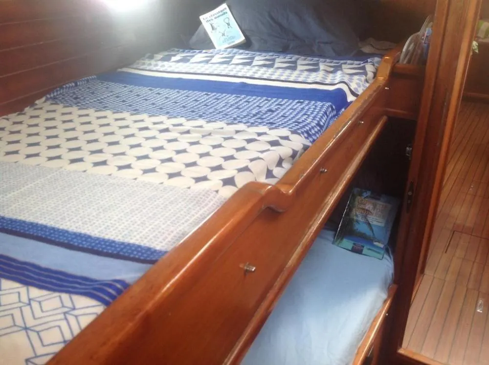 Hotel Voilier Birdie Lorient Hotel en barco